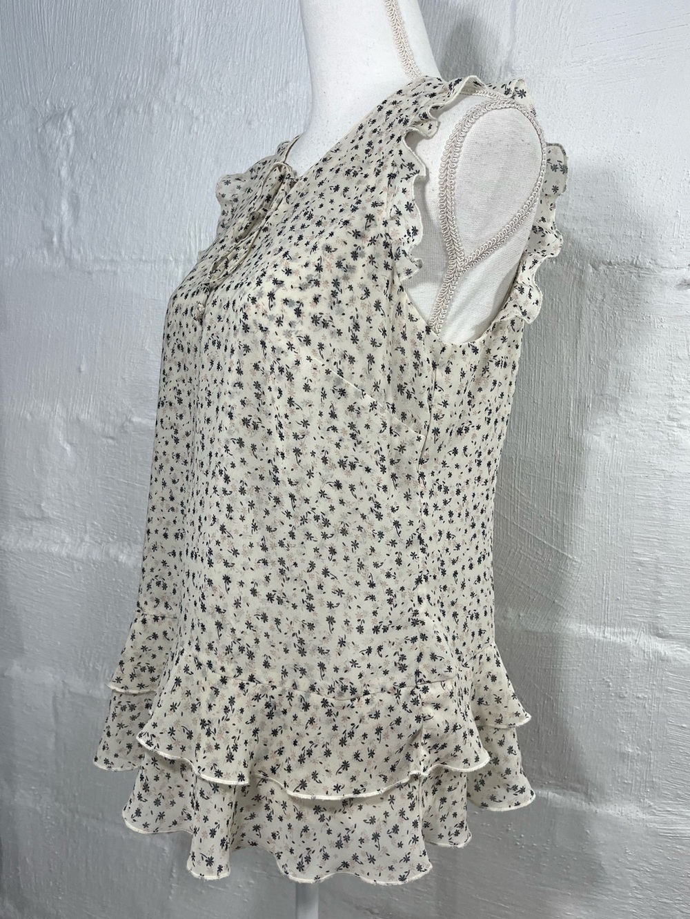 CABI SLEEVELESS RUFFLE TRIM TOP - Picture 12 of 13